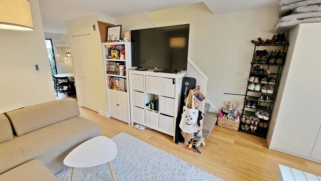 2 bed, 1.5 bath apartment for rent at 118 Centre St Unit 118, North Brookline — photo 2 of 15