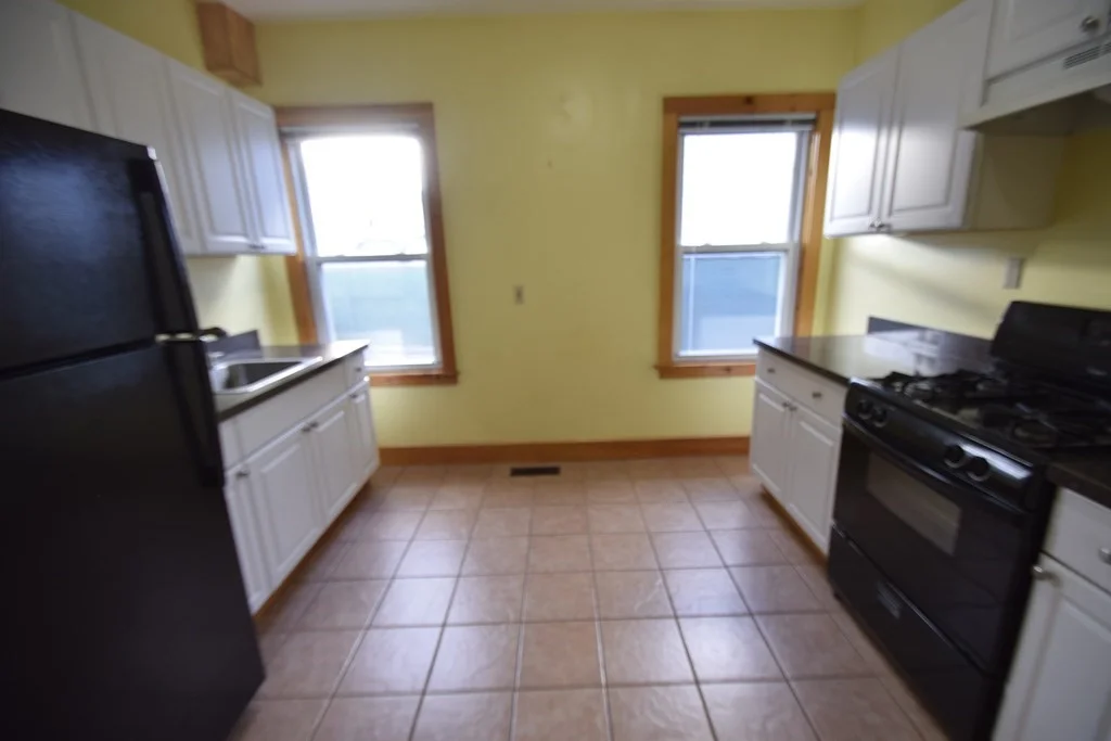 1 bed, 1 bath apartment for rent at 118 Charles St Unit 1, Waltham — photo 2 of 9