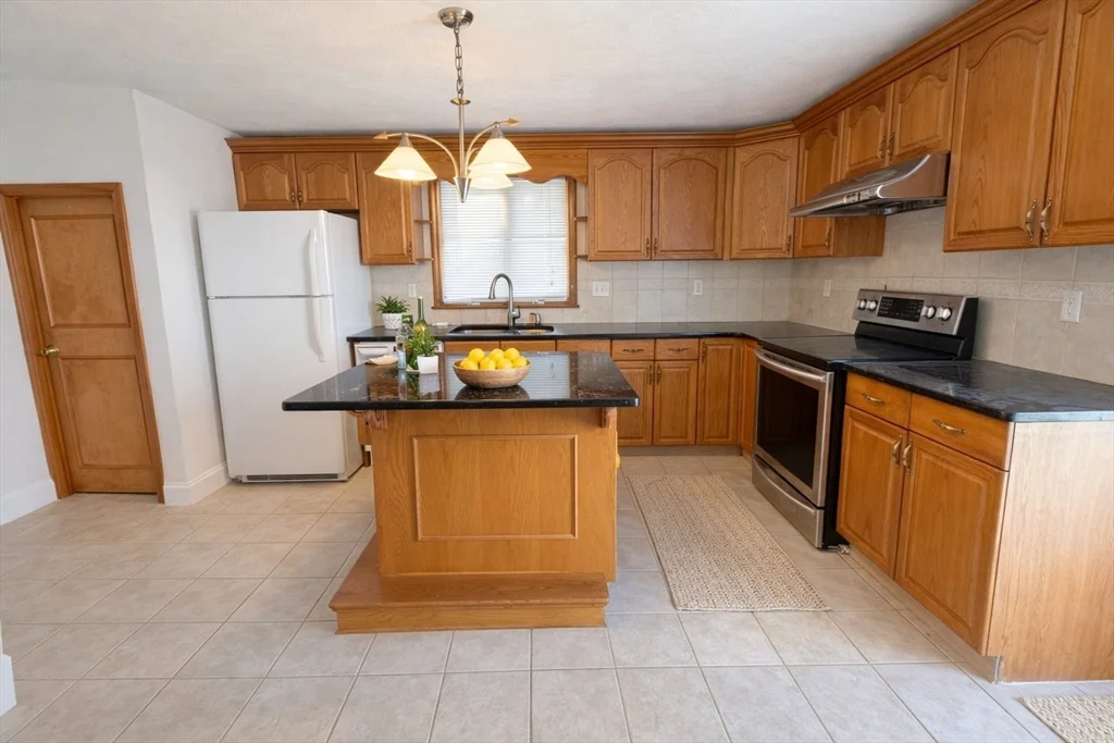3 bed, 3 bath apartment for rent at 118 Colby Rd, Quincy — photo 8 of 23