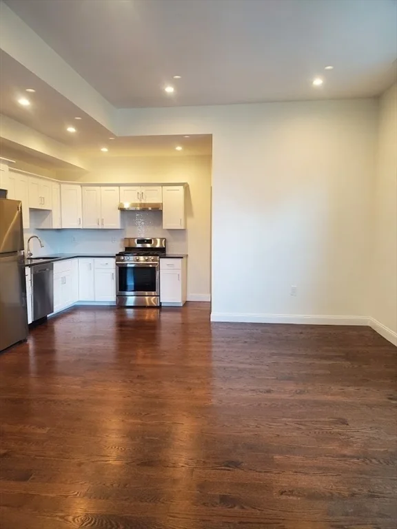 4 bed, 2 bath apartment for rent at 118 Dorchester St Unit 2, South Boston — photo 2 of 16