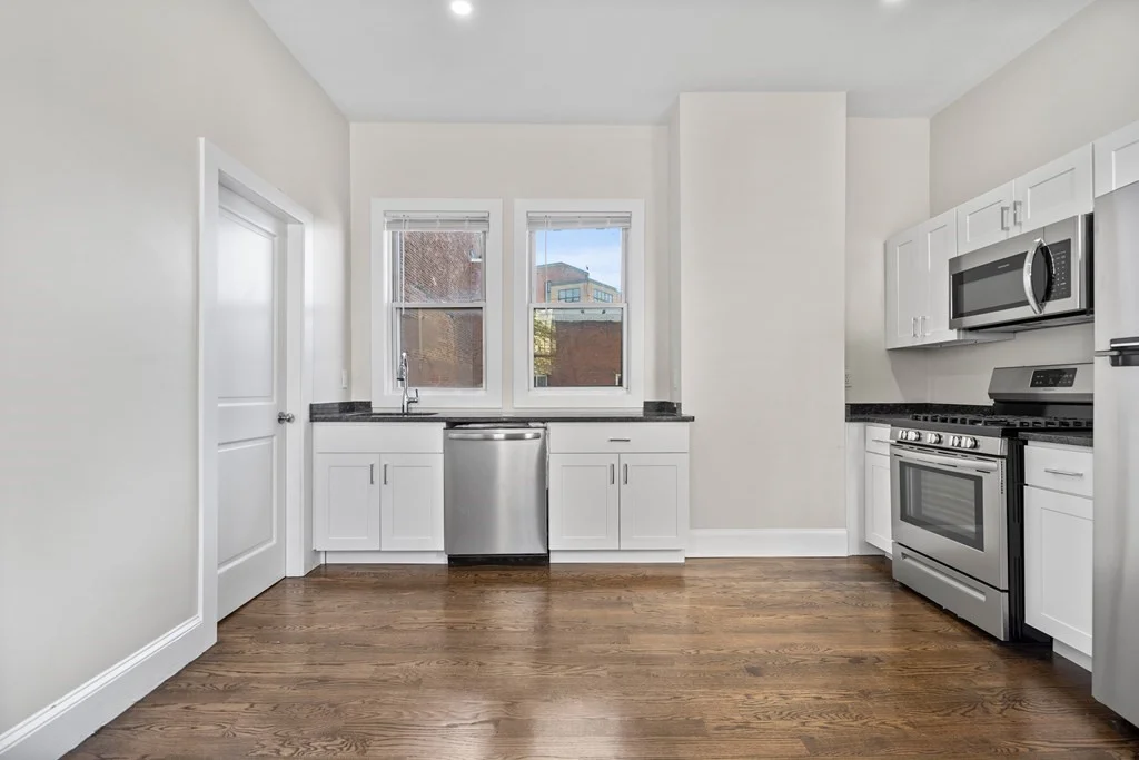 4 bed, 1 bath apartment for rent at 118 Dorchester St Unit 3, South Boston — photo 1 of 42