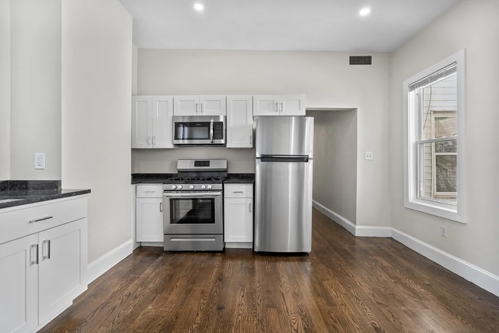 4 bed, 1 bath apartment for rent at 118 Dorchester St Unit 3, South Boston — photo 3 of 42
