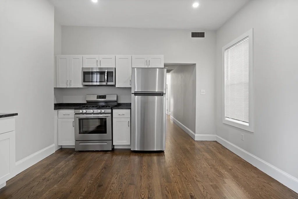 4 bed, 1 bath apartment for rent at 118 Dorchester St Unit 3, South Boston — photo 37 of 42