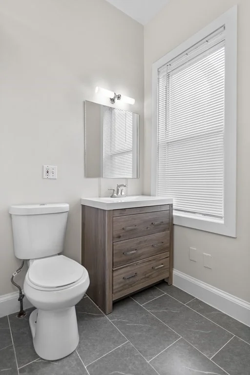4 bed, 1 bath apartment for rent at 118 Dorchester St Unit 3, South Boston — photo 27 of 42