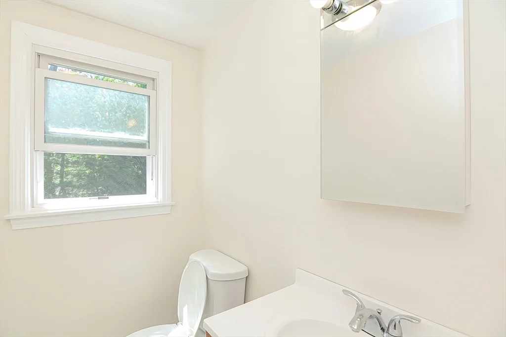 3 bed, 1 bath apartment for rent at 118 Edinboto Unit 118, Newtonville — photo 4 of 17