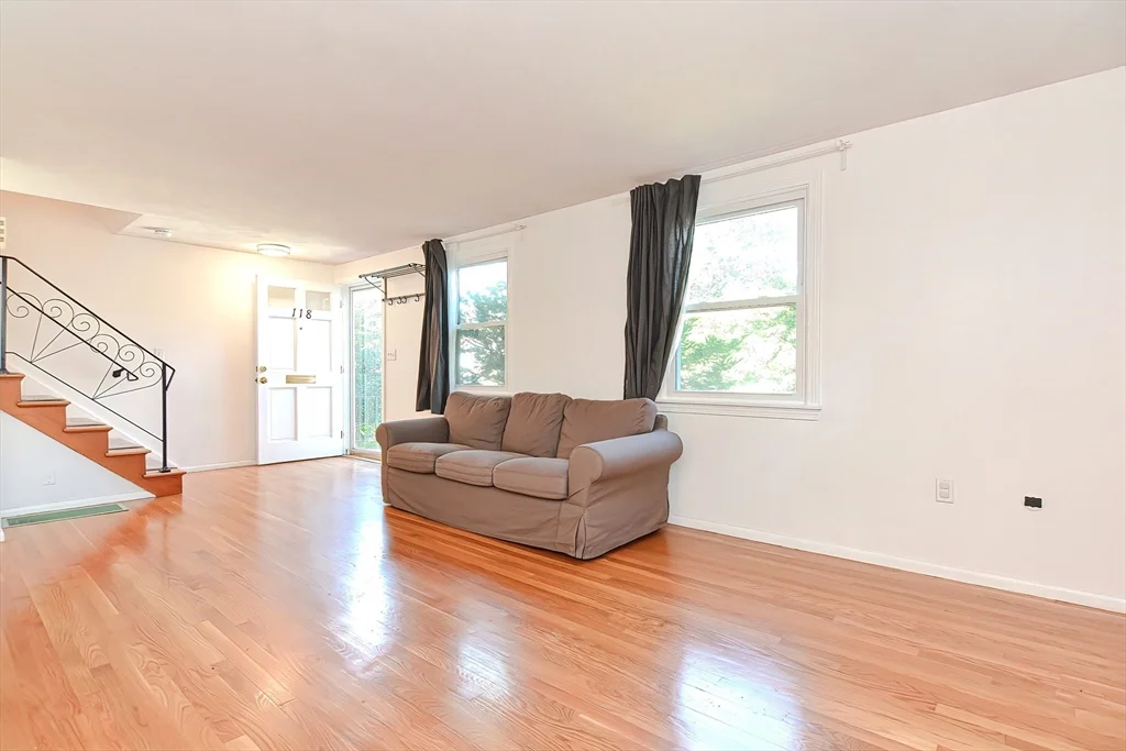 3 bed, 1 bath apartment for rent at 118 Edinboto Unit 118, Newtonville — photo 5 of 17