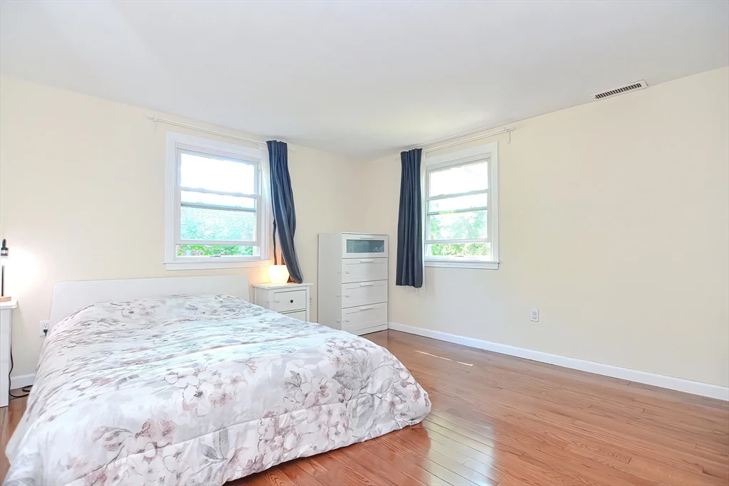 3 bed, 1 bath apartment for rent at 118 Edinboto Unit 118, Newtonville — photo 9 of 17