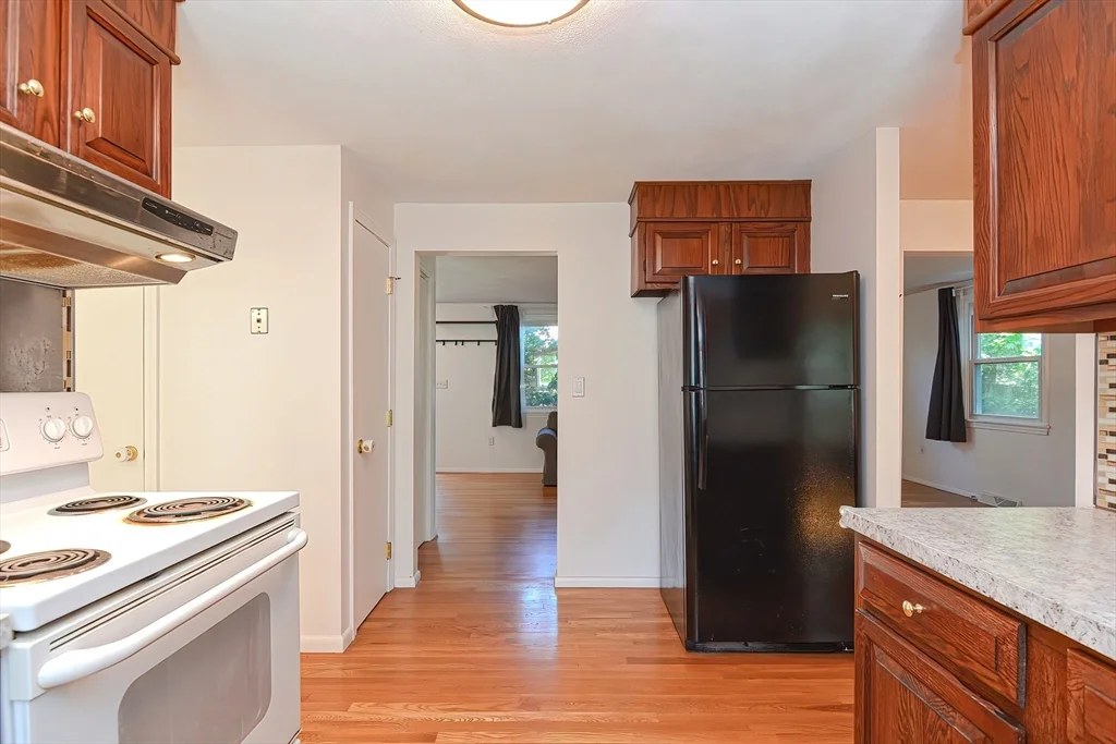 3 bed, 1 bath apartment for rent at 118 Edinboto Unit 118, Newtonville — photo 8 of 17