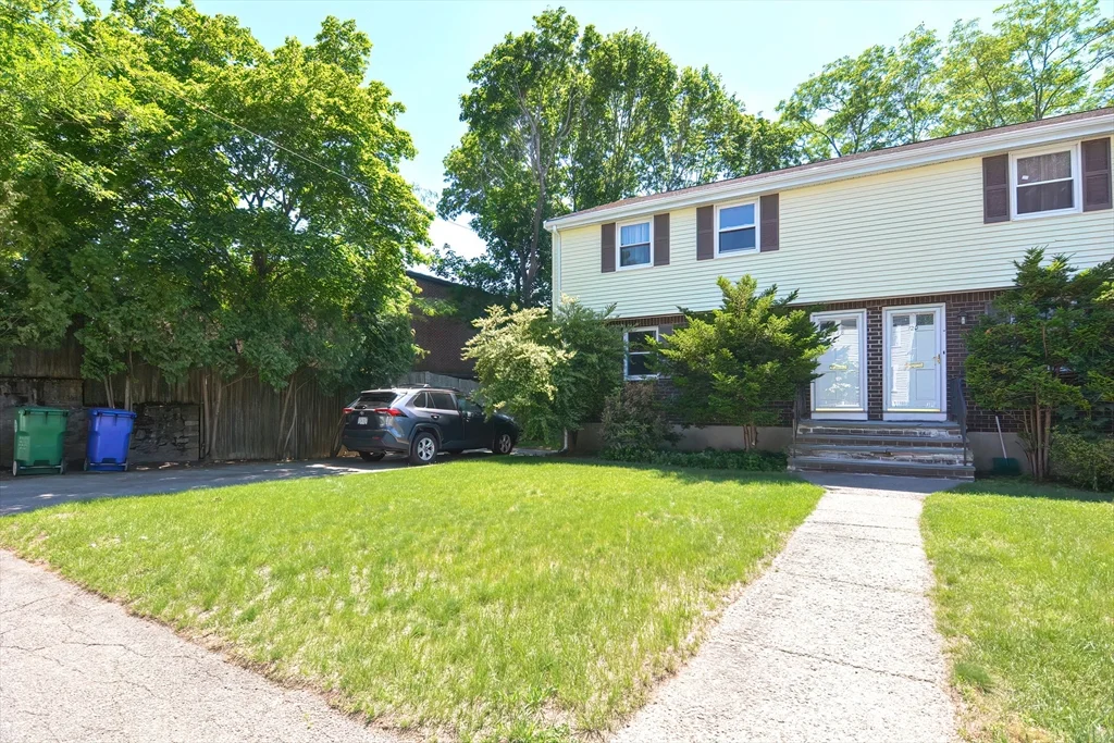3 bed, 1 bath apartment for rent at 118 Edinboto Unit 118, Newtonville — photo 1 of 17