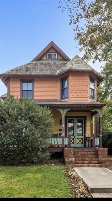 2 bed, 1 bath apartment for rent at 118 Elm St Unit 2, Marlborough