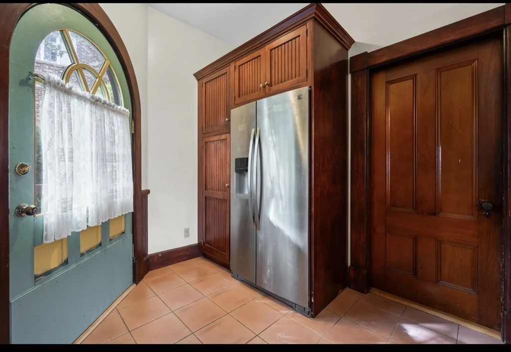 3 bed, 1 bath apartment for rent at 118 Elm Unit 1, Marlborough — photo 8 of 15