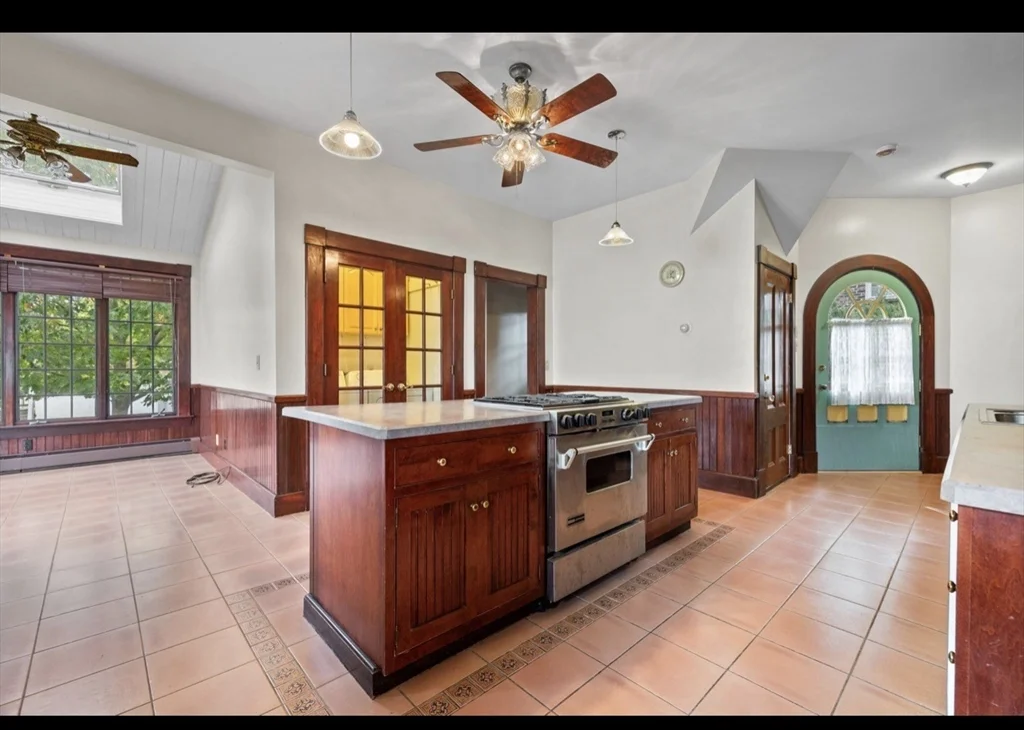 3 bed, 1 bath apartment for rent at 118 Elm Unit 1, Marlborough — photo 10 of 15