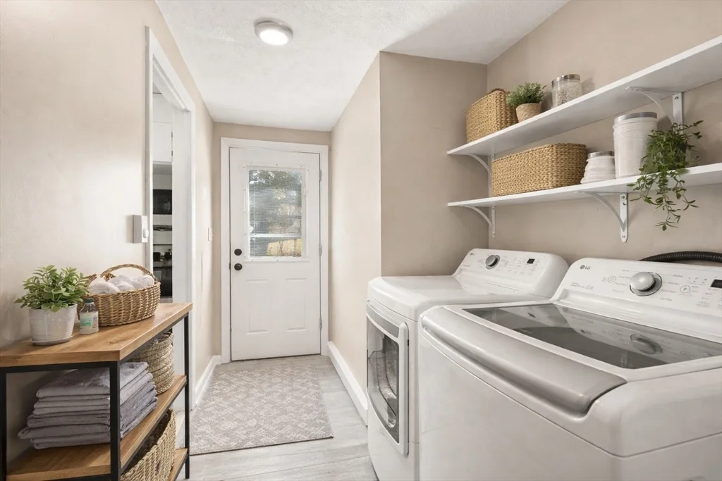 2 bed, 1 bath apartment for rent at 118 Everett St Unit 120, South Lawrence — photo 10 of 22