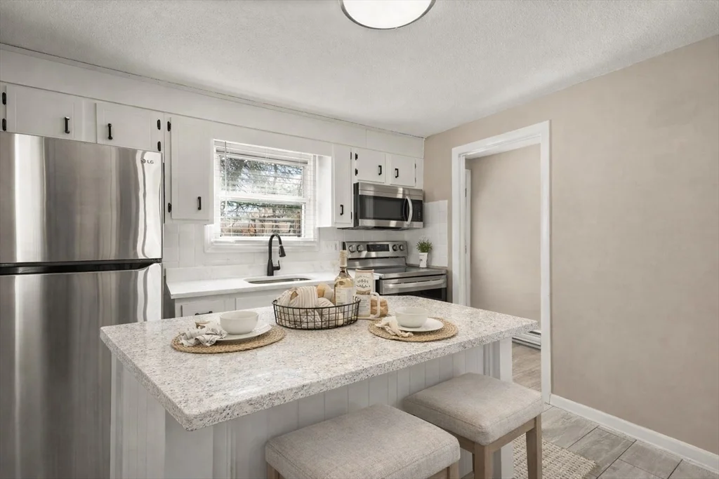 2 bed, 1 bath apartment for rent at 118 Everett St Unit 120, South Lawrence — photo 8 of 22