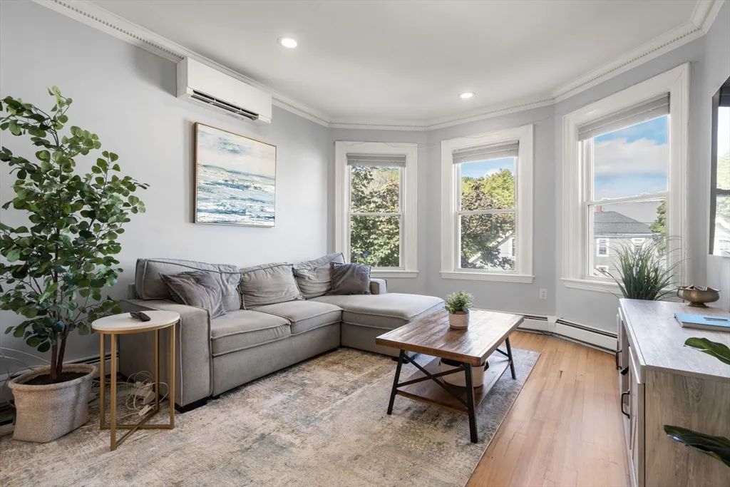 3 bed, 2 bath apartment for rent at 118 Franklin St Unit 3, Brookline Village — photo 2 of 17