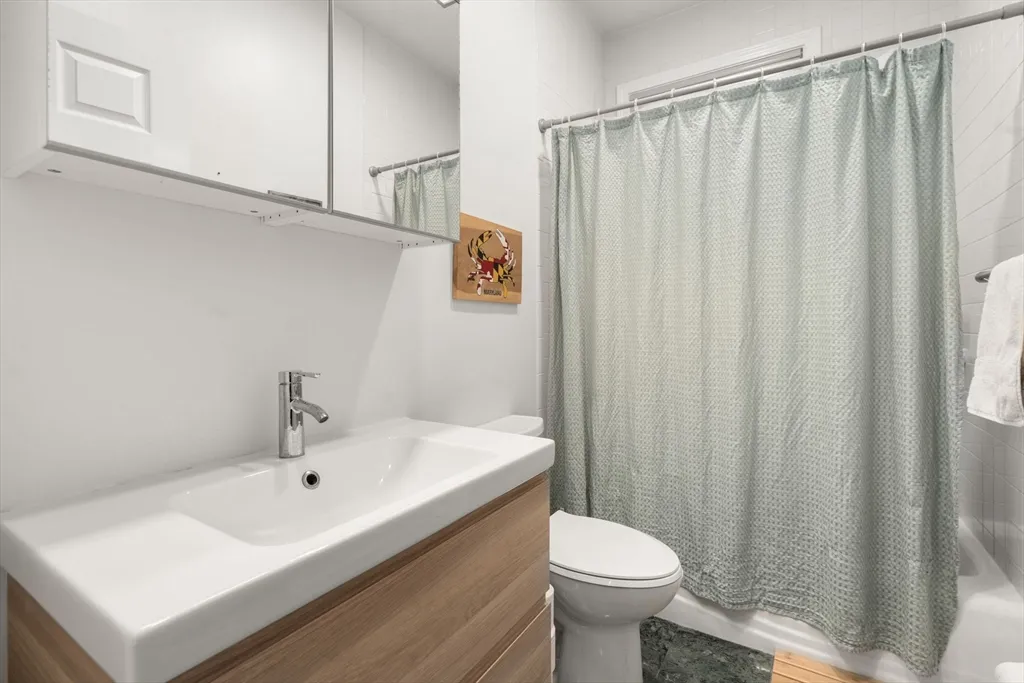 3 bed, 2 bath apartment for rent at 118 Franklin St Unit 3, Brookline Village — photo 10 of 17