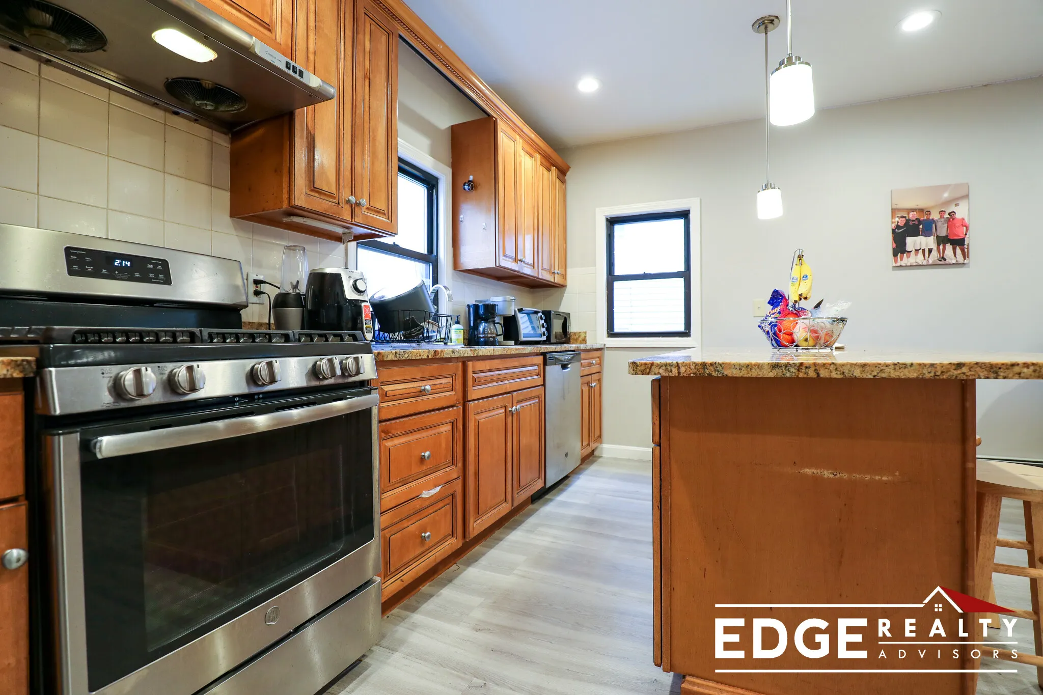 4 bed, 2 bath apartment for rent at 118 Glenville Ave Unit 1, Allston — photo 2 of 16