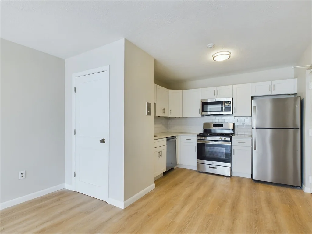 2 bed, 1 bath apartment for rent at 118 Greenleaf St Unit 8, Quincy — photo 2 of 8