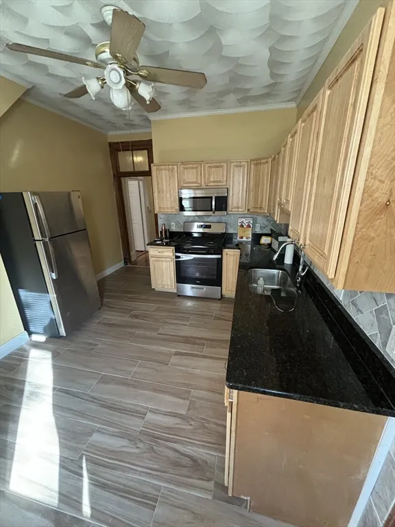 3 bed, 1 bath apartment for rent at 118 Harrishof St Unit 2, Dorchester — photo 11 of 14