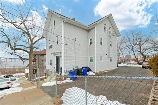 3 bed, 1 bath apartment for rent at 118 Maple St Unit 1, Fall River — photo 15 of 16