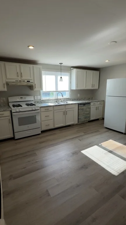 3 bed, 1 bath apartment for rent at 118 Maple St Unit 1, Fall River — photo 8 of 16