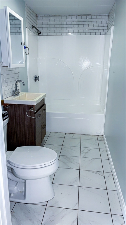 3 bed, 1 bath apartment for rent at 118 Maple St Unit 2, Fall River — photo 19 of 20