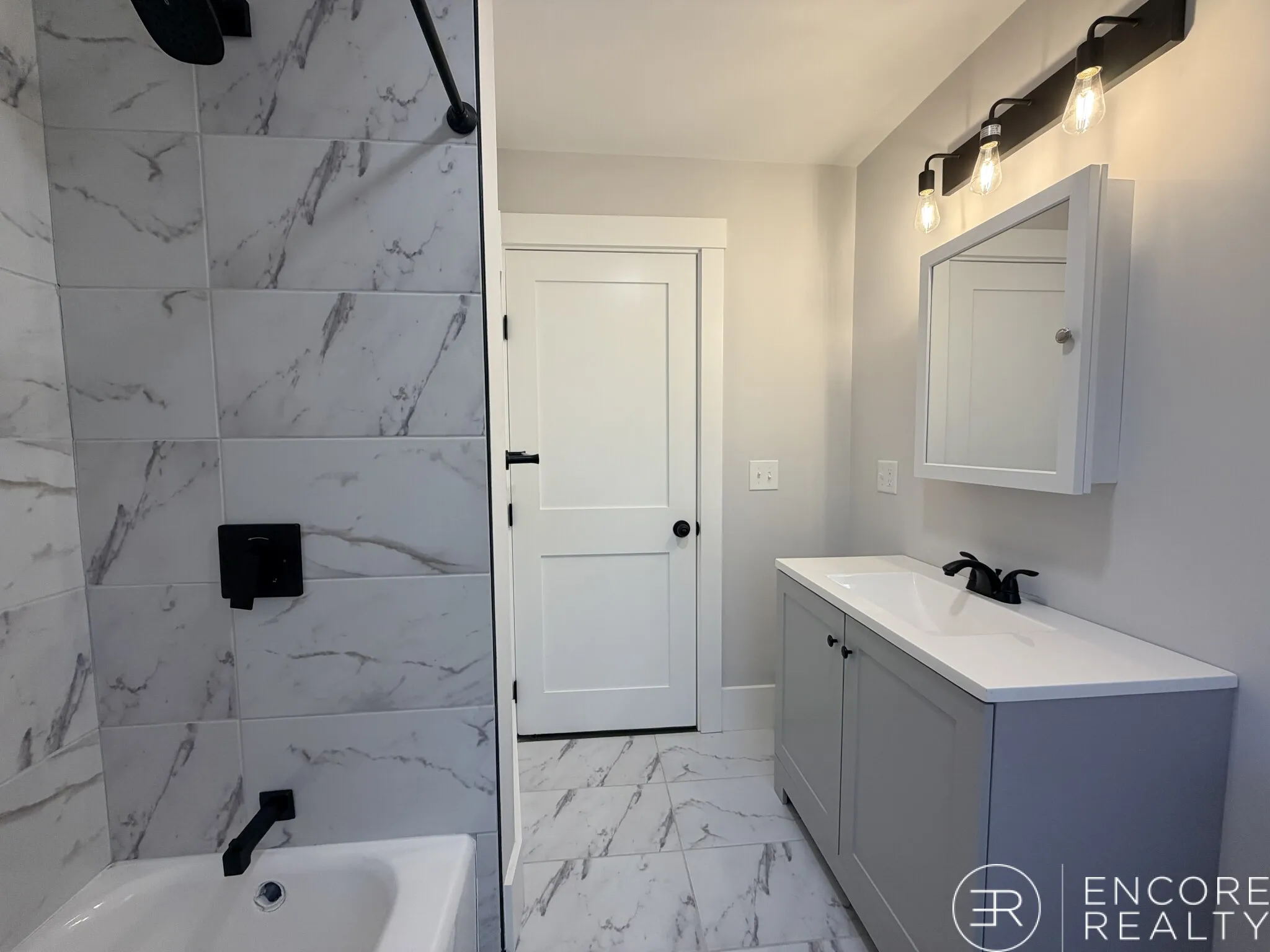 3.5 bed, 1 bath apartment for rent at 118 Marginal St Unit 2W, East Boston — photo 10 of 42