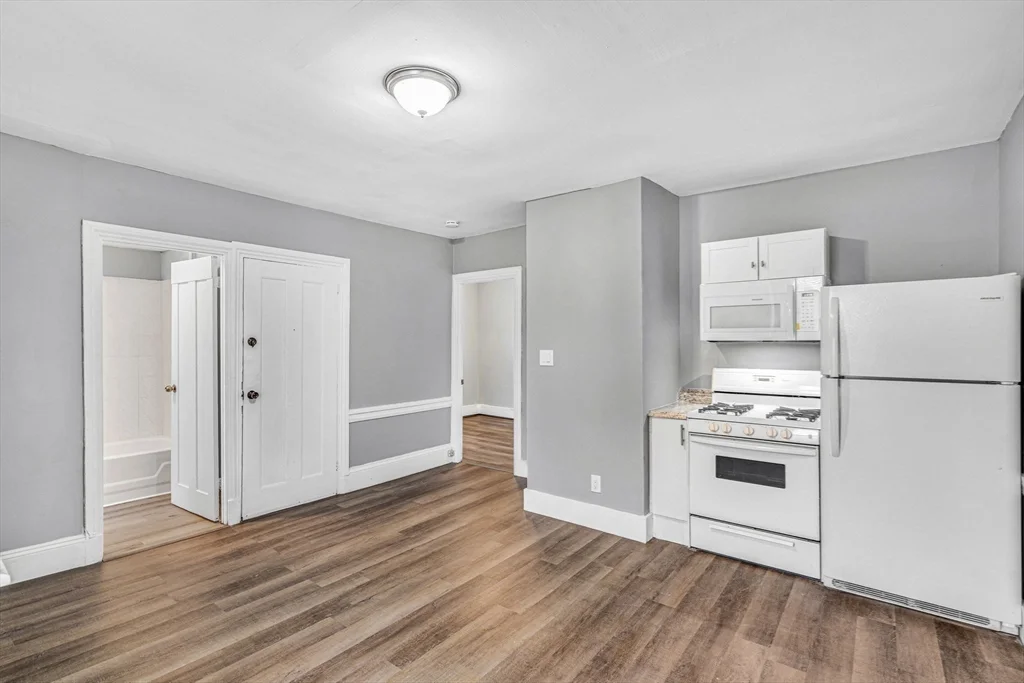 2 bed, 1 bath apartment for rent at 118 Maxfield St Unit 1, New Bedford — photo 5 of 11