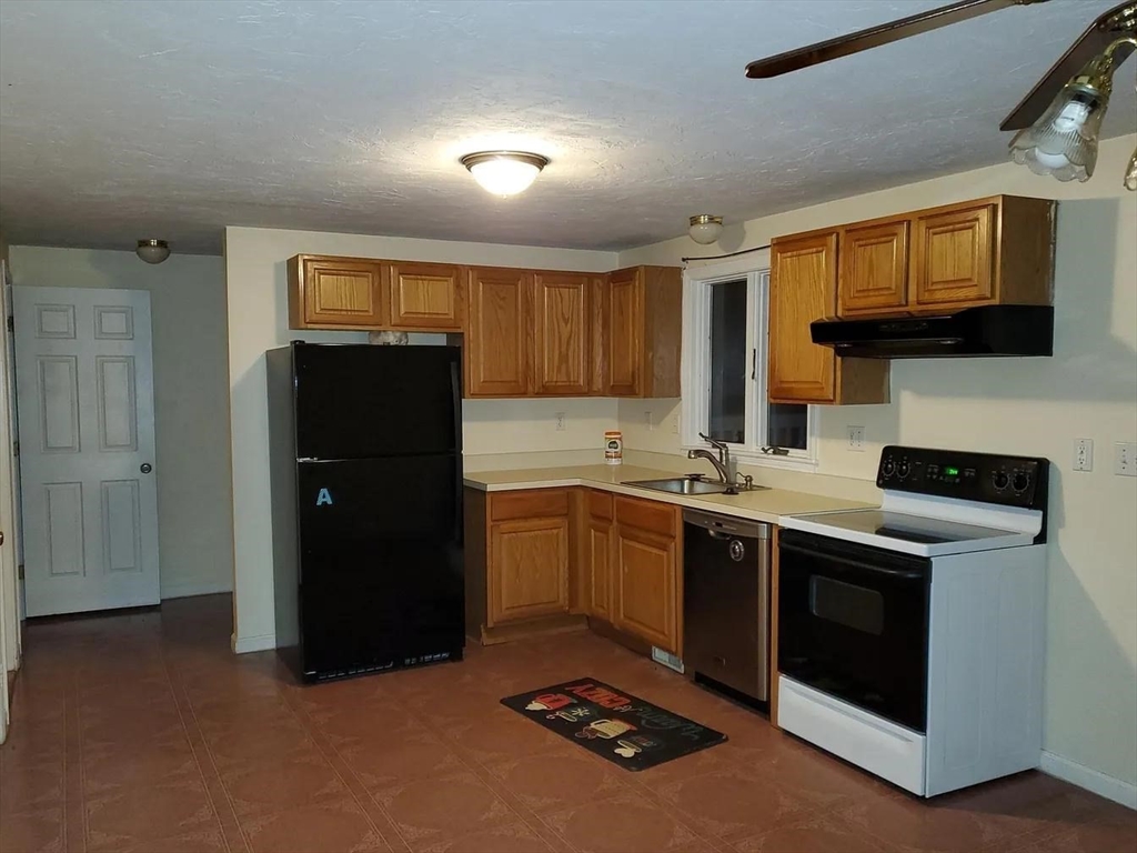 3 bed, 1 bath apartment for rent at 118 Montclair Ave Unit SF, Waltham — photo 6 of 26
