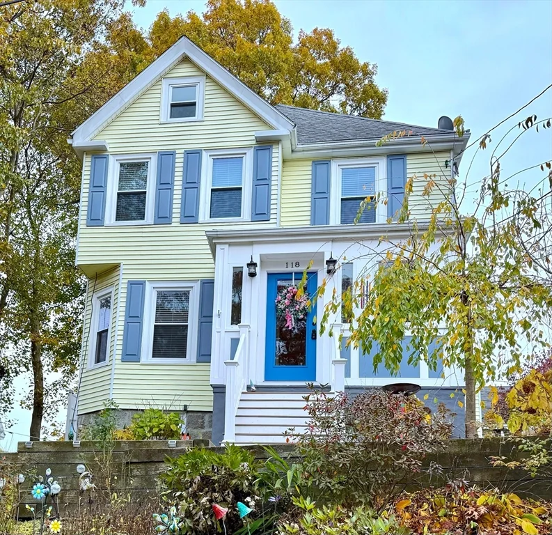 4 bed, 1 bath apartment for rent at 118 Newburg St Unit 118, Roslindale — photo 1 of 37