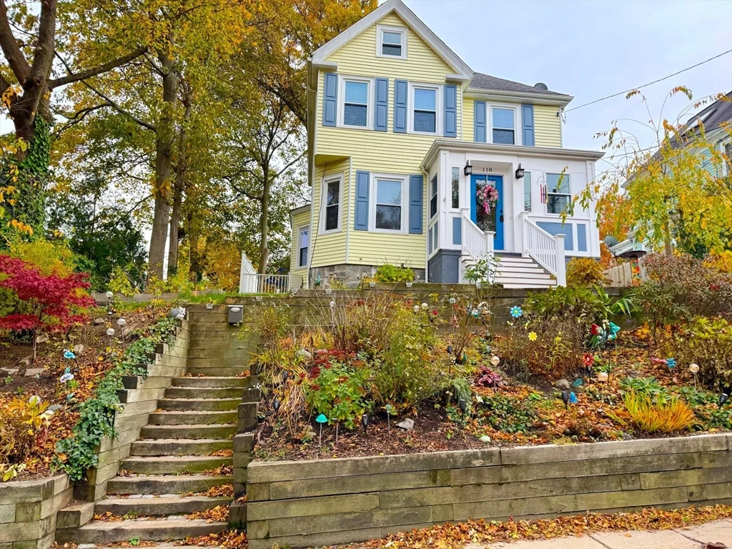 4 bed, 1 bath apartment for rent at 118 Newburg St Unit 118, Roslindale — photo 2 of 37
