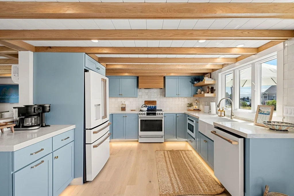 3 bed, 2 bath apartment for rent at 118 Northern Unit WINTER, Plum Island — photo 3 of 35