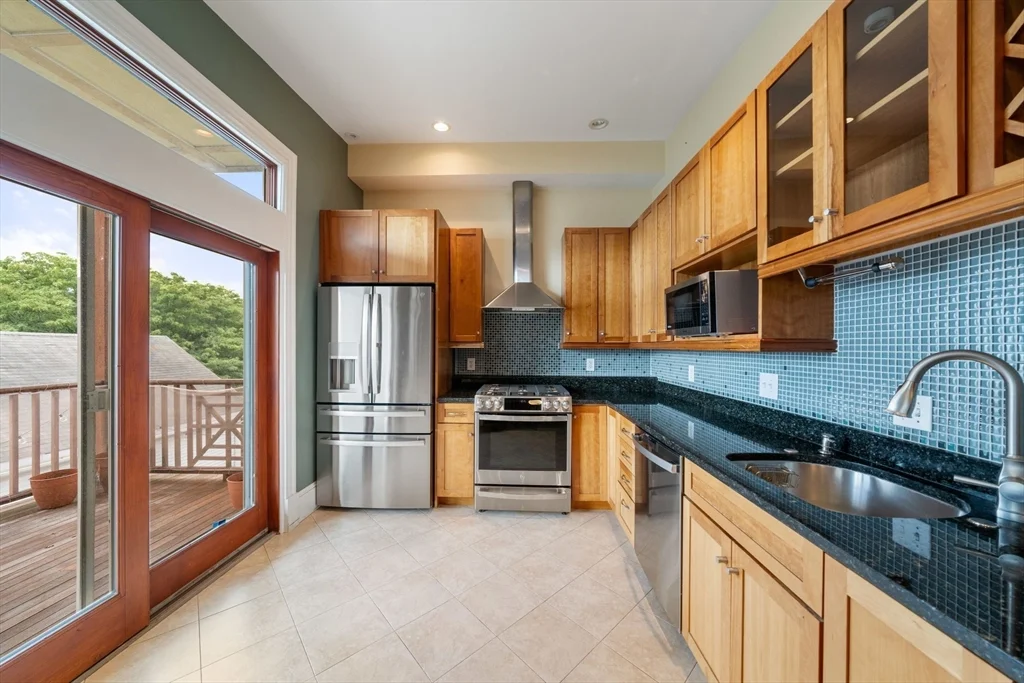 2 bed, 2 bath apartment for rent at 118 Perkins St Unit 3, East Somerville — photo 4 of 24