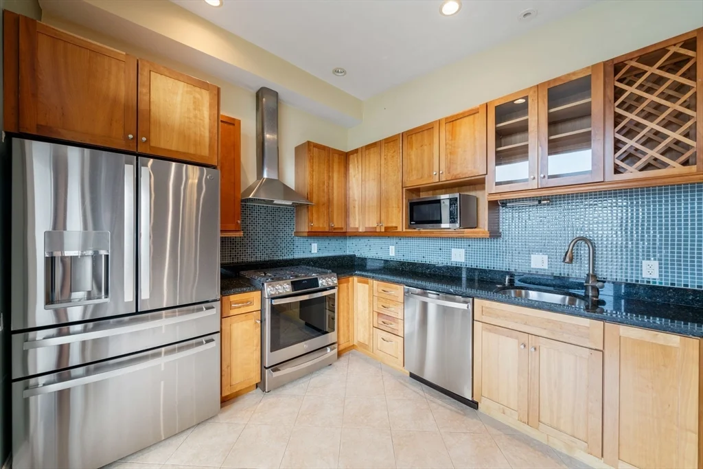 2 bed, 2 bath apartment for rent at 118 Perkins St Unit 3, East Somerville — photo 5 of 24