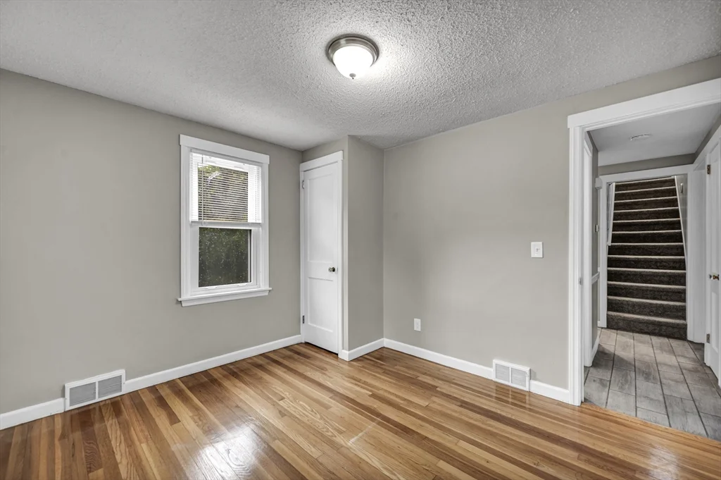 3 bed, 1 bath apartment for rent at 118 Pilgrim Rd, East Forest Park — photo 7 of 15