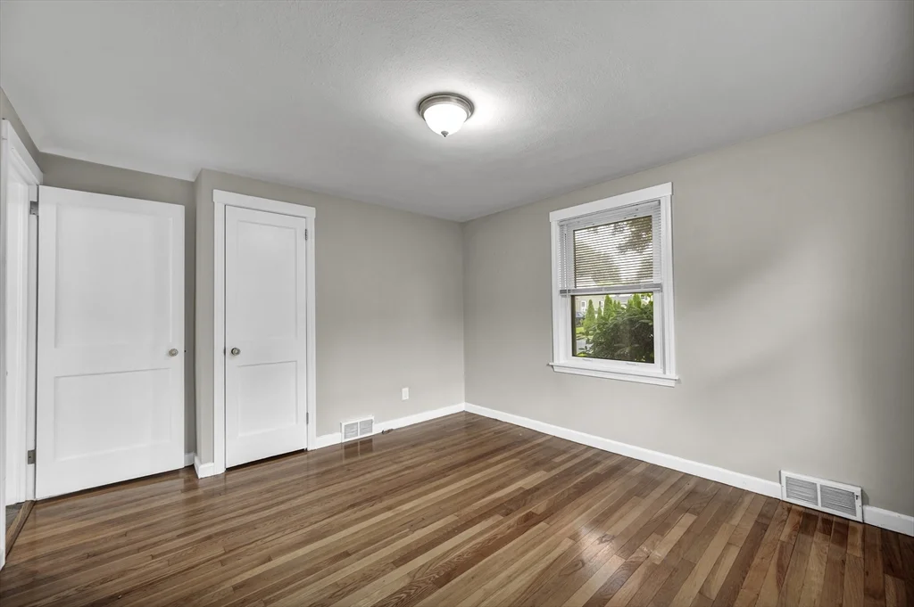 3 bed, 1 bath apartment for rent at 118 Pilgrim Rd, East Forest Park — photo 9 of 15