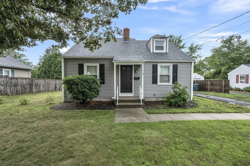 3 bed, 1 bath apartment for rent at 118 Pilgrim Rd, East Forest Park — photo 1 of 15