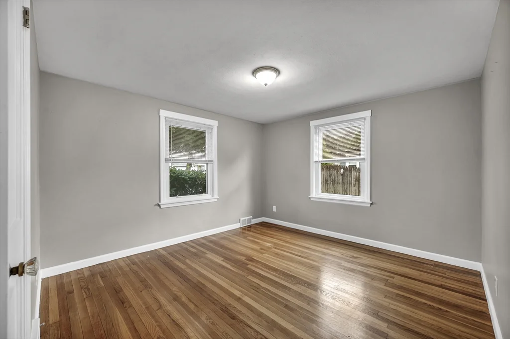 3 bed, 1 bath apartment for rent at 118 Pilgrim Rd, East Forest Park — photo 8 of 15