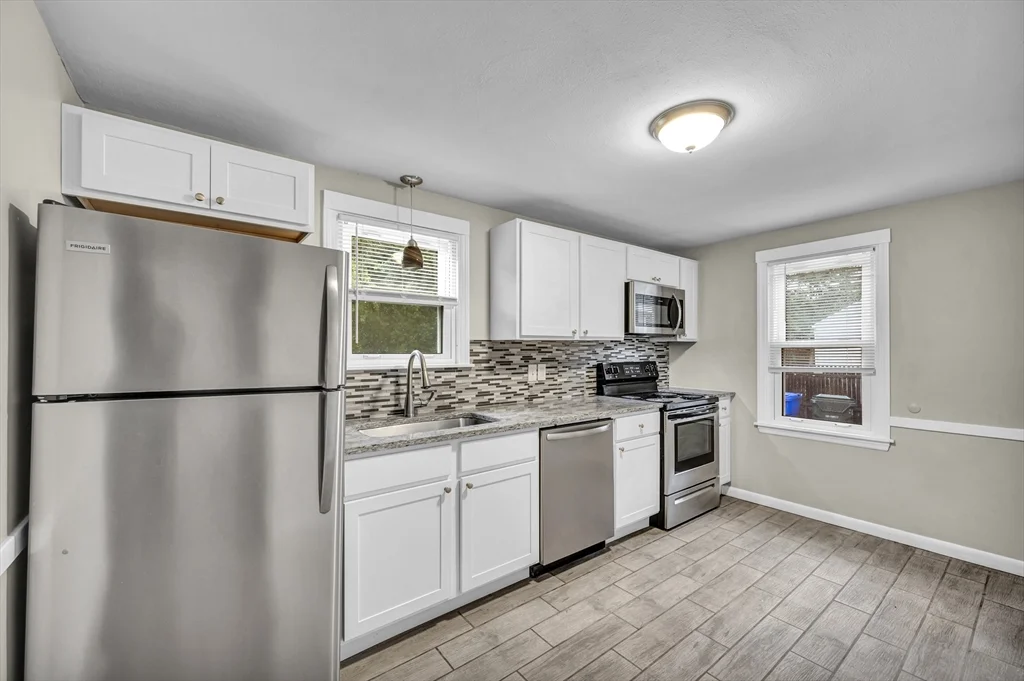 3 bed, 1 bath apartment for rent at 118 Pilgrim Rd, East Forest Park — photo 11 of 15
