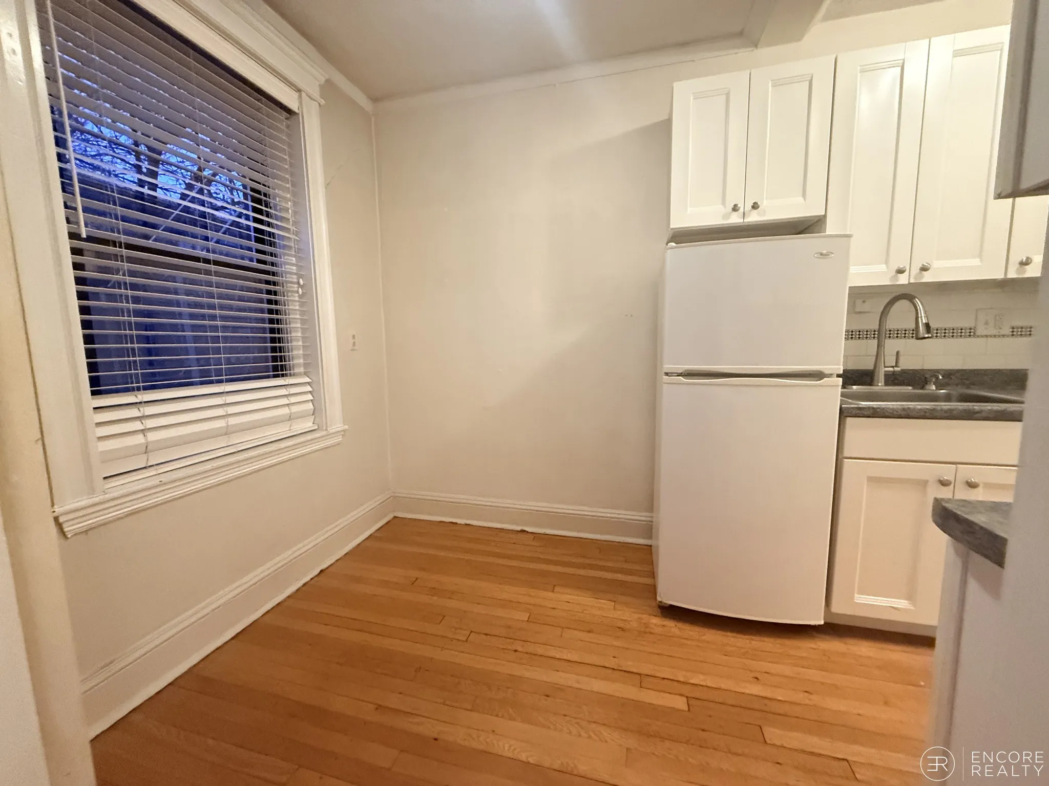 1 bed, 1 bath apartment for rent at 118 Riverway Unit 10, Longwood — photo 2 of 10