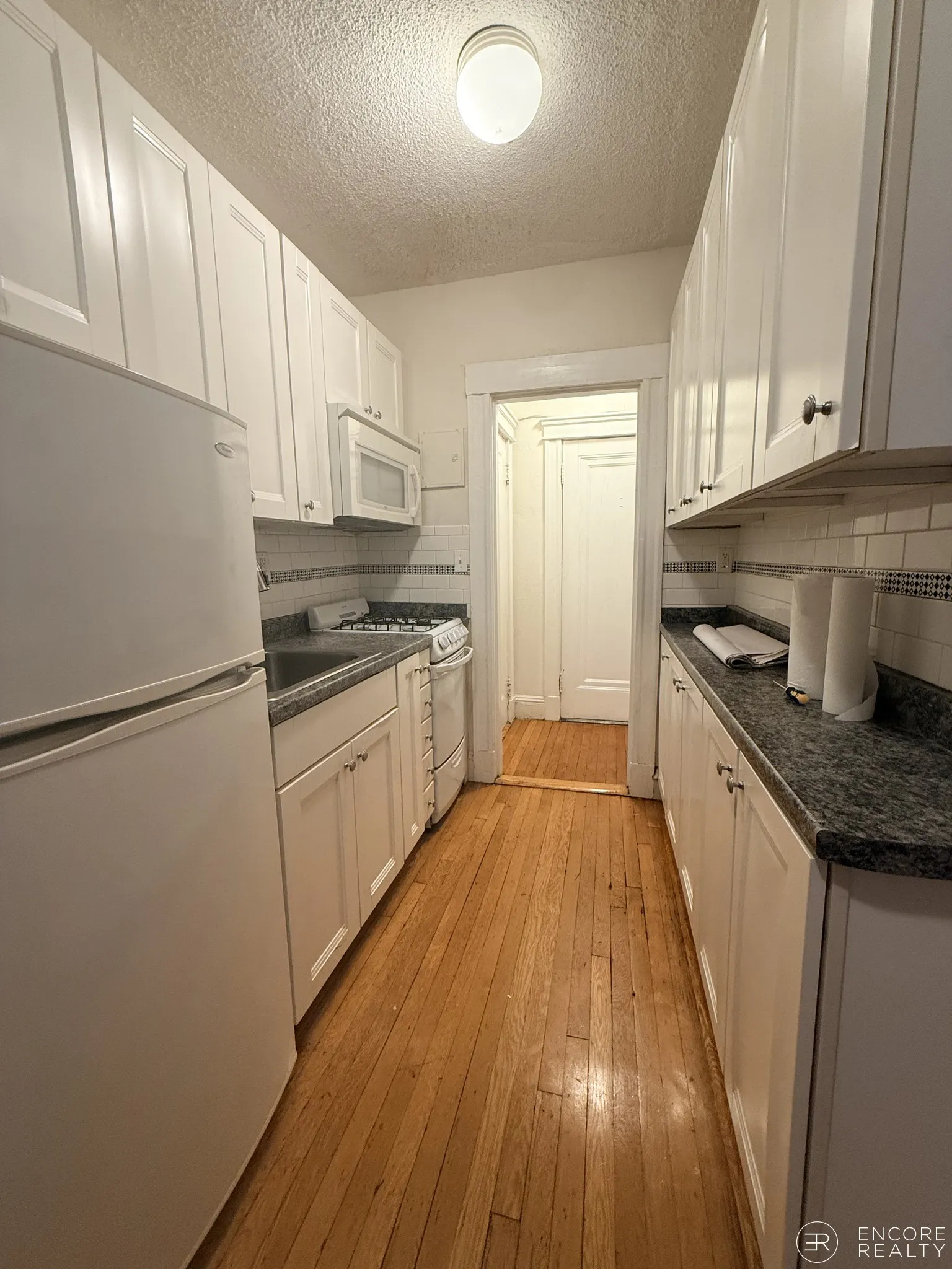 1 bed, 1 bath apartment for rent at 118 Riverway Unit 10, Longwood — photo 3 of 10