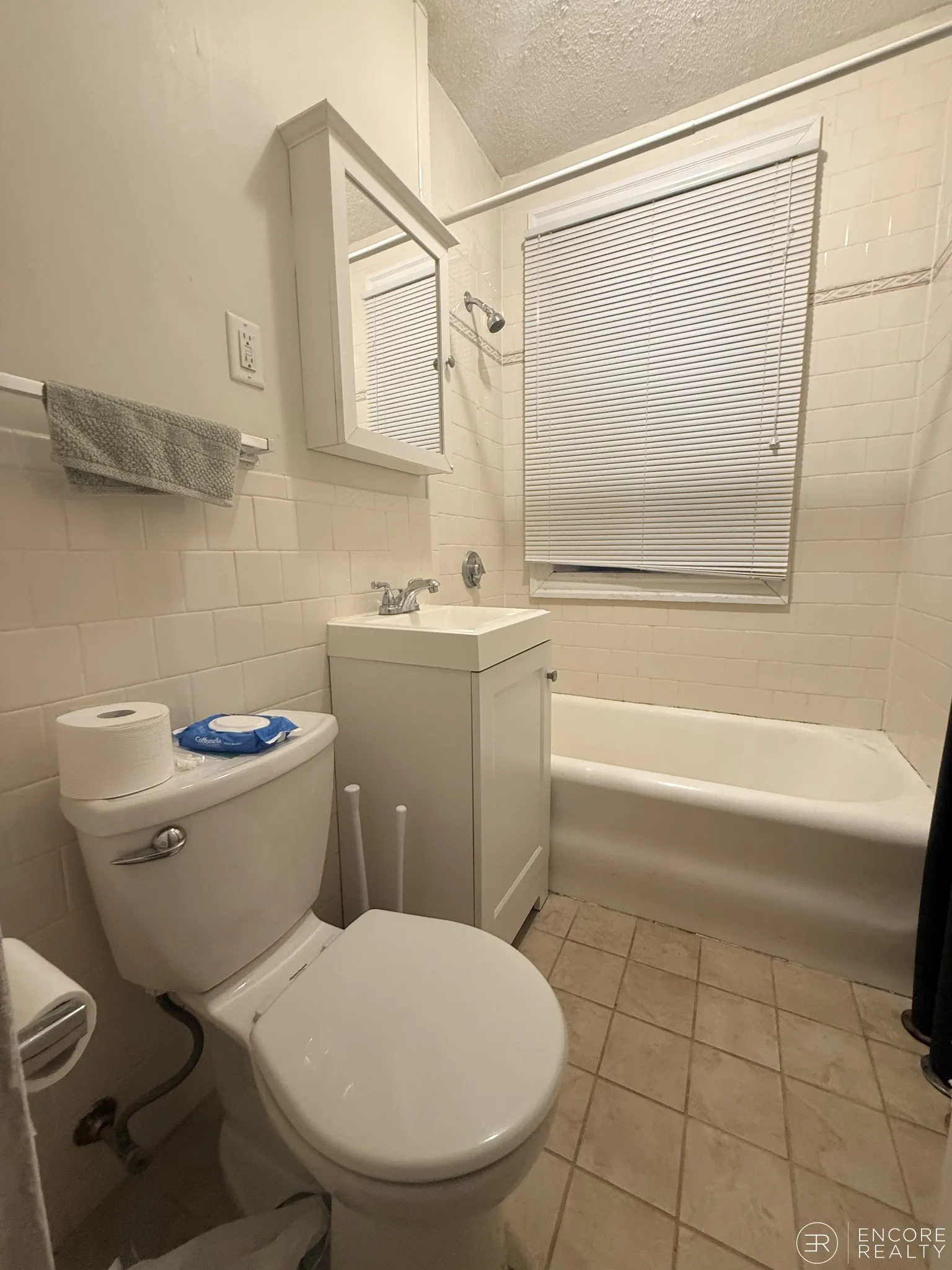 1 bed, 1 bath apartment for rent at 118 Riverway Unit 10, Longwood — photo 4 of 10