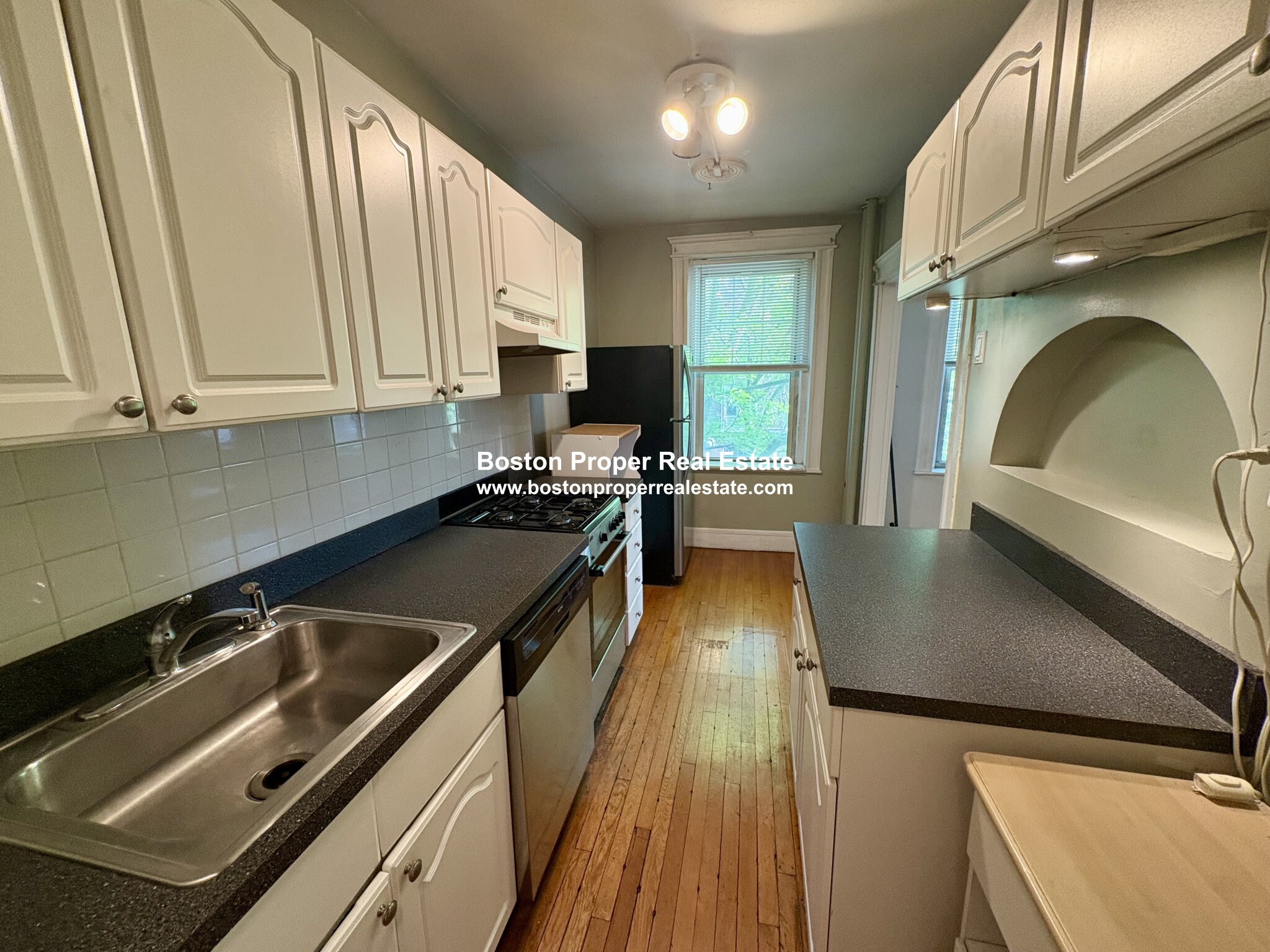 1 bed, 1 bath apartment for rent at 118 Riverway Unit 12, Longwood — photo 3 of 12