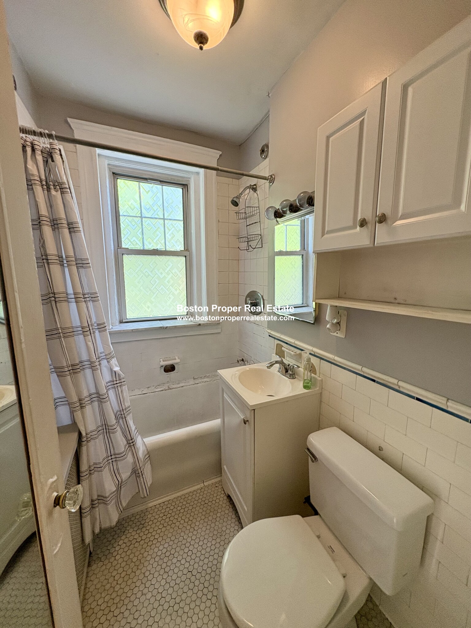 1 bed, 1 bath apartment for rent at 118 Riverway Unit 12, Longwood — photo 5 of 12
