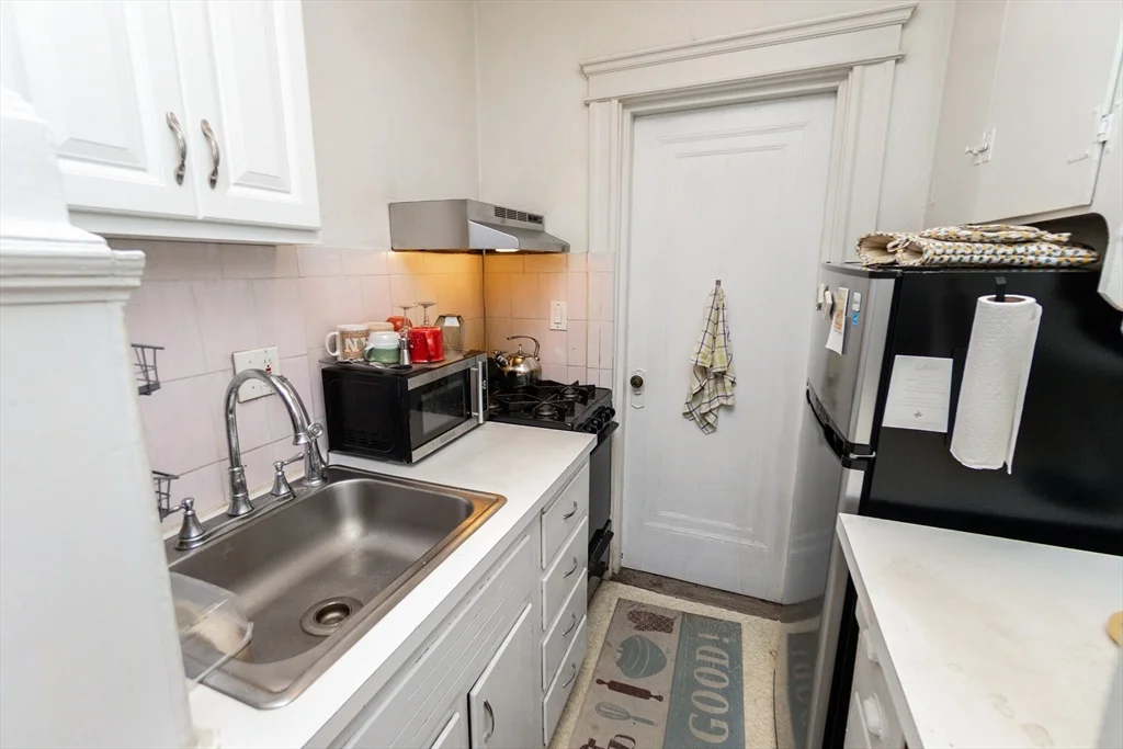 1 bed, 1 bath apartment for rent at 118 Riverway Unit 22, Longwood — photo 10 of 18