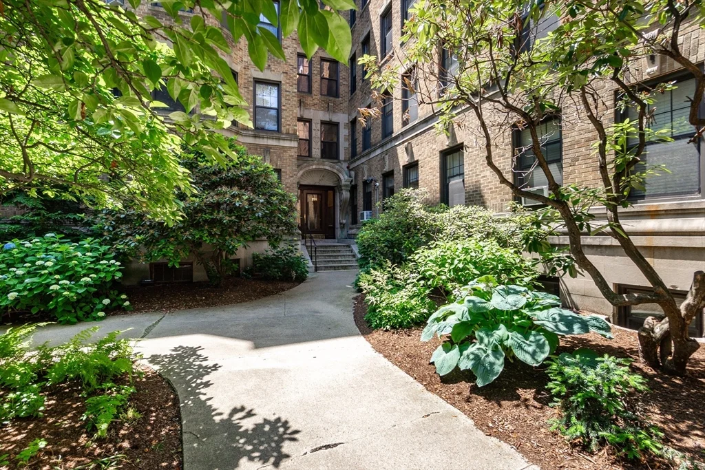 1 bed, 1 bath apartment for rent at 118 Riverway Unit 22, Longwood — photo 16 of 18