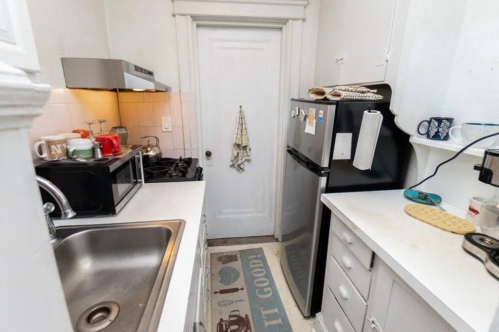 1 bed, 1 bath apartment for rent at 118 Riverway Unit 22, Longwood — photo 11 of 18