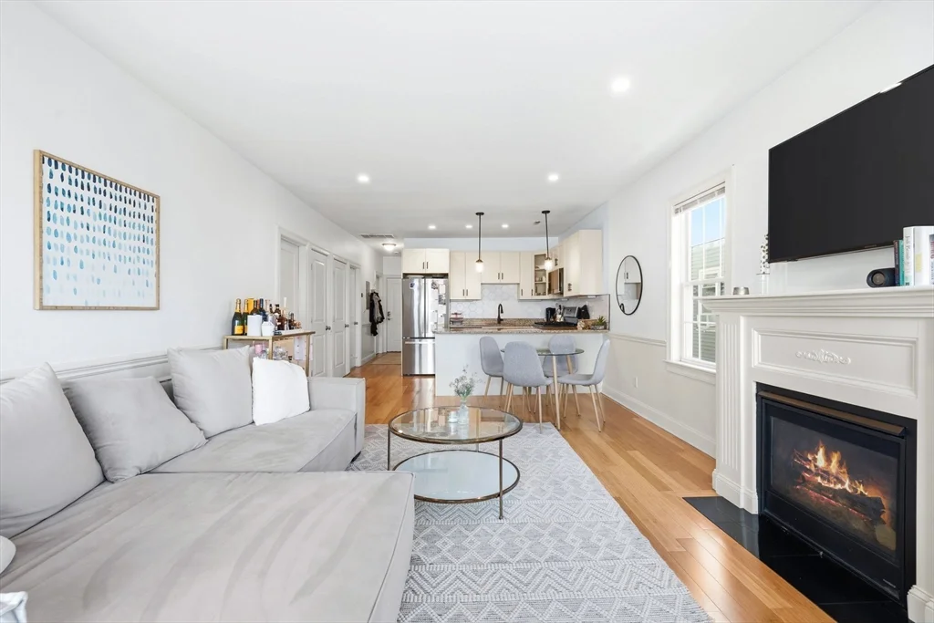 3 bed, 2 bath apartment for rent at 118 Saxton St Unit 3, Dorchester — photo 10 of 23