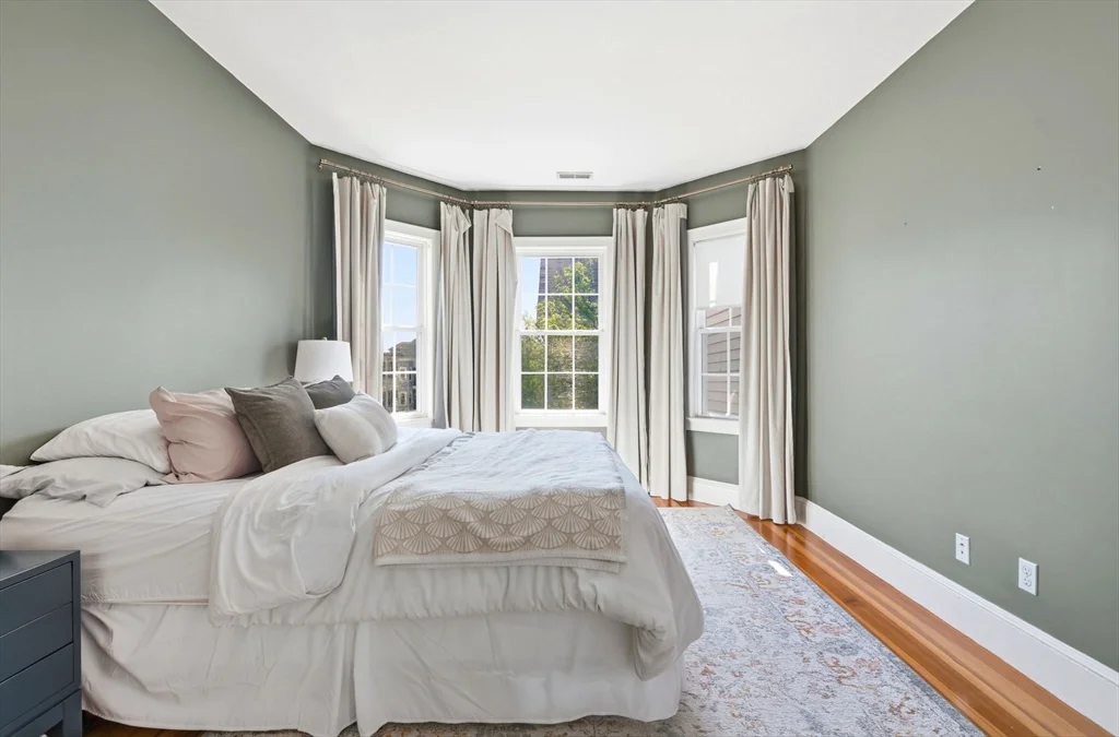 3 bed, 2 bath apartment for rent at 118 Saxton St Unit 3, Dorchester — photo 12 of 23