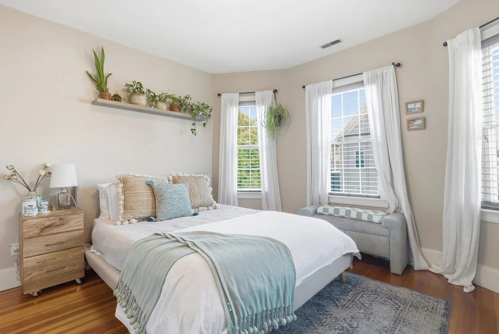 3 bed, 2 bath apartment for rent at 118 Saxton St Unit 3, Dorchester — photo 16 of 23